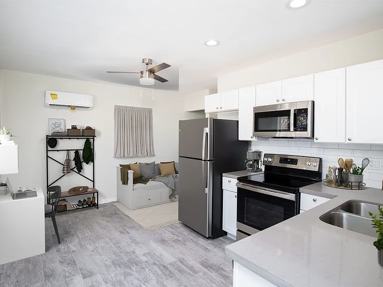 2122 W Augusta Ave #7 — Photo 37