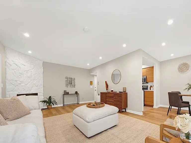 1262 S Barrington Ave #102 — Photo 3