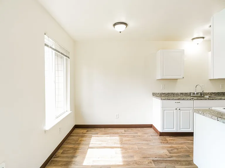 Brighton Park East Apartments — Photo 7