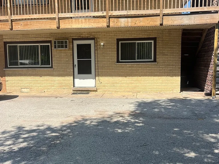 8817 S Roberts Rd #6 — Photo 1