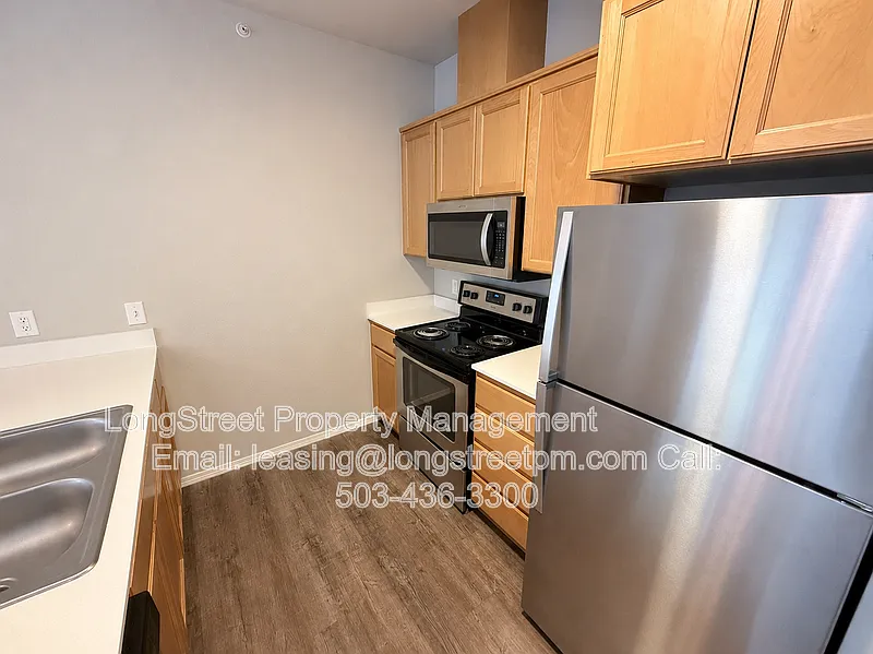 2 bed, 1.0 bath, 733 sqft, $1,495 — Photo 2