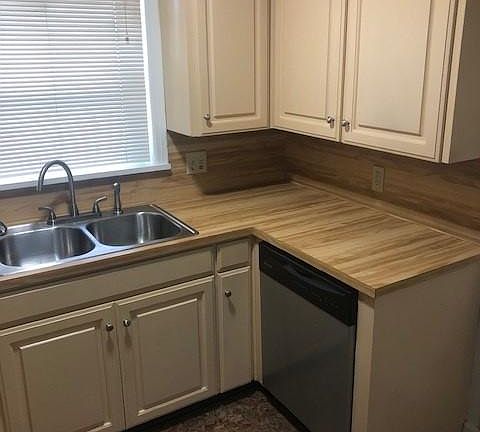 204 West I - Kitchen