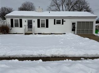 827 Lakeview Dr, Dover, OH