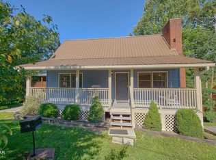 630 Oak View Ct, Pigeon Forge, TN 37863