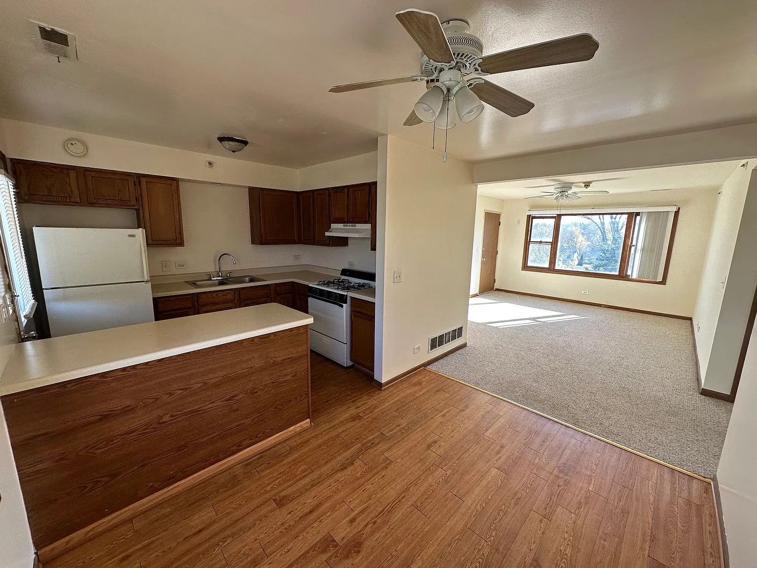 2 bed, 850 sqft, $1,550 — Photo 3