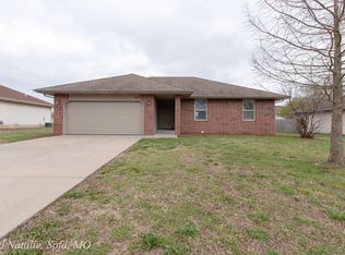 820 S Natalie Ave, Springfield, MO 65802