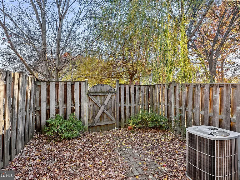 2110 Whisperwood Glen Ln — Photo 26