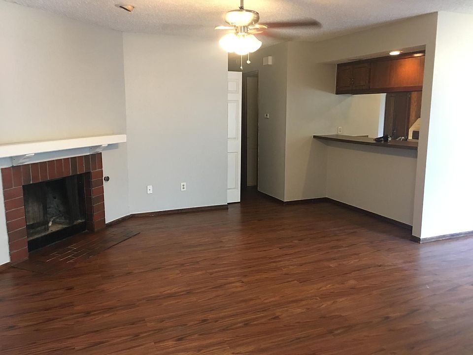 2nd image of 911 Aspen Ct