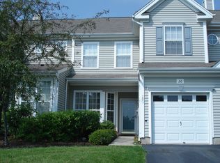 20 Tall Oaks Ct, Parlin, NJ 08859