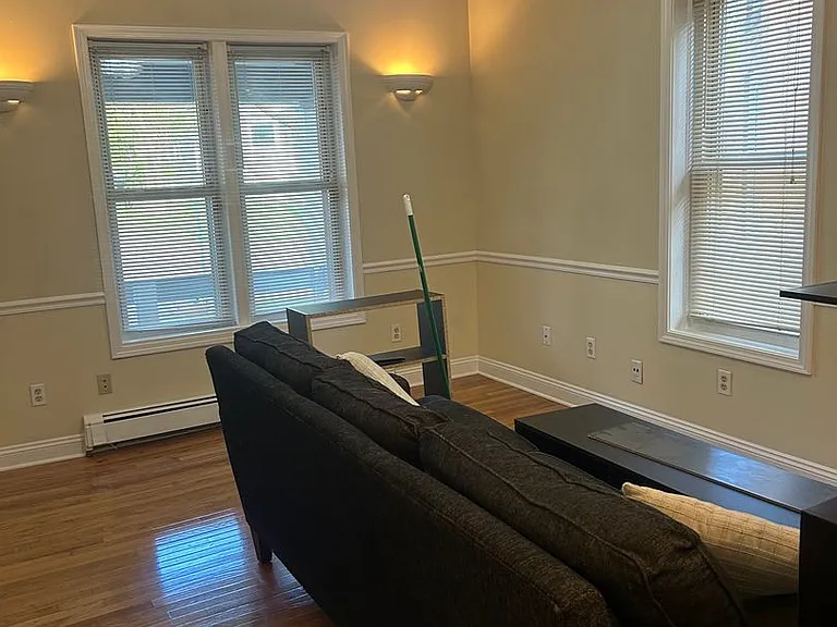 124 College Pl — Photo 3