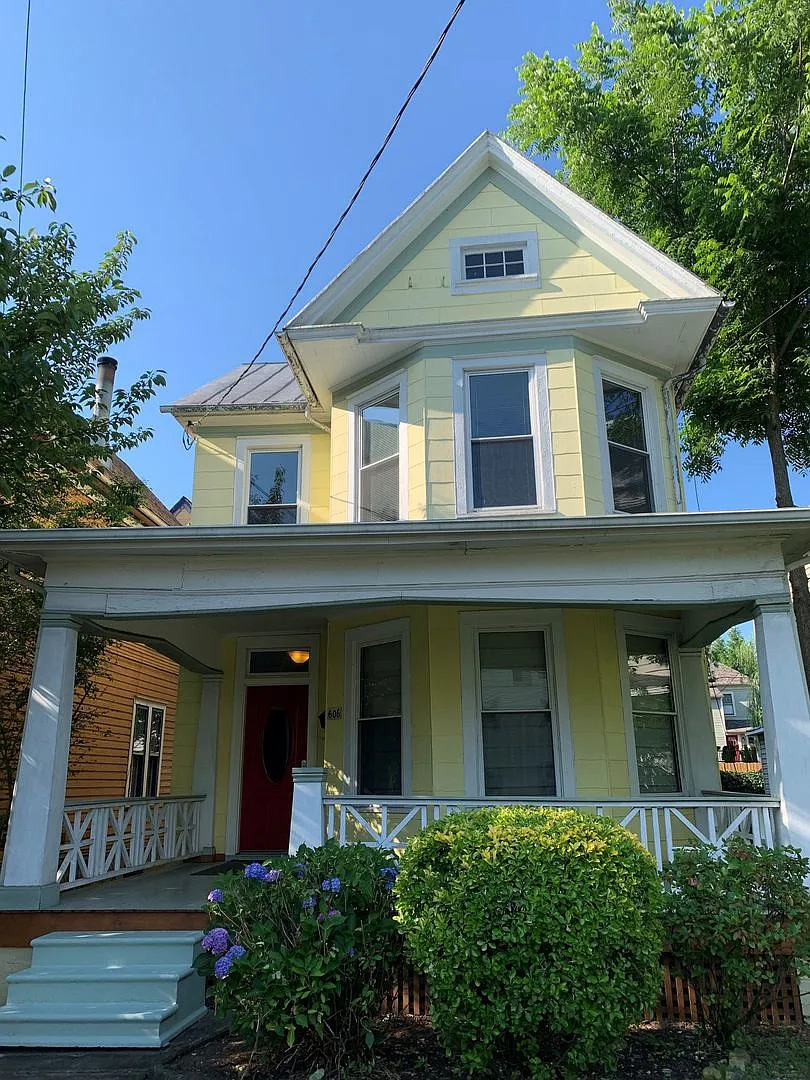 Charming 3 BR home with Garage, Convenient Location! — Photo 1