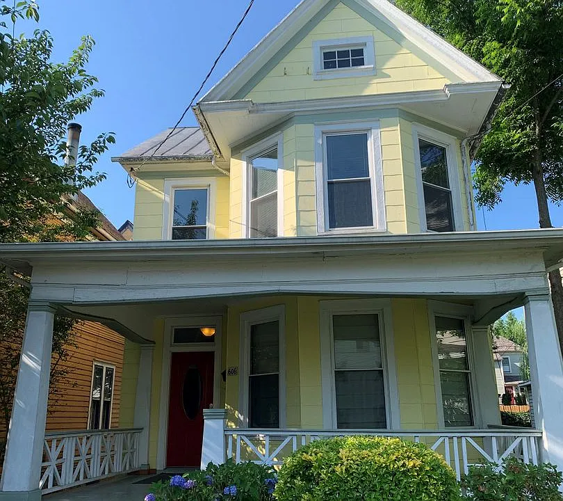 606 Elm Ave SW