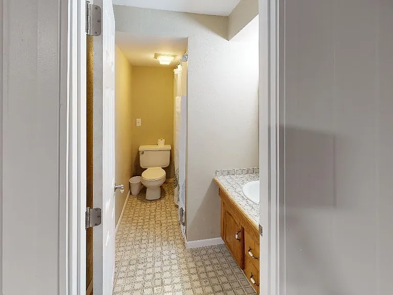 821 Flormann St — Photo 12
