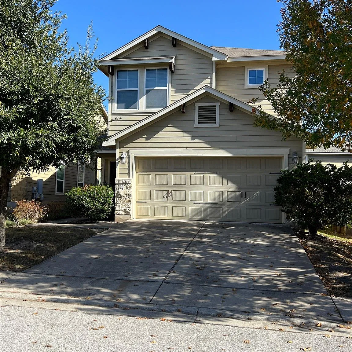 3 bed, 2.5 bath, 1459 sqft, $2,095 — Photo 2