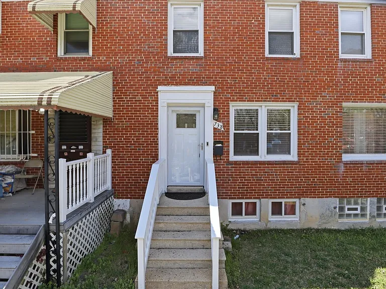 738 Yale Ave — Photo 6