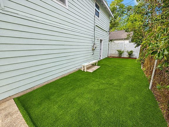 3rd image of 2215 46th St