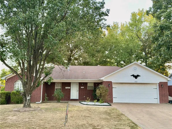 1306 S Oswego Pl, Russellville, AR 72802