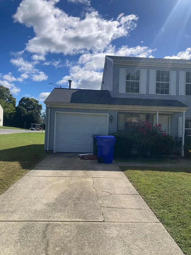3 bed, 2.5 bath, 1400 sqft, $1,975 — Photo 2
