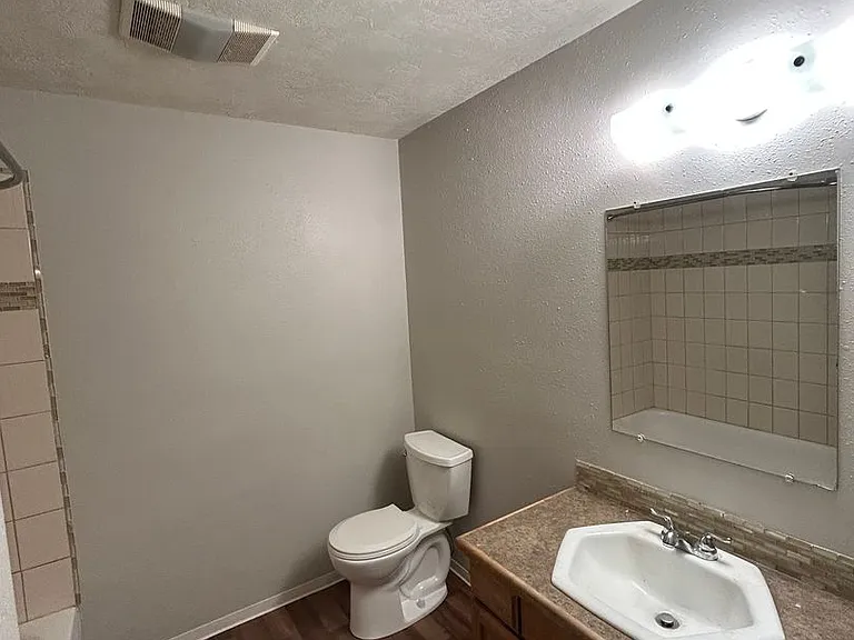 123 NW High St — Photo 20