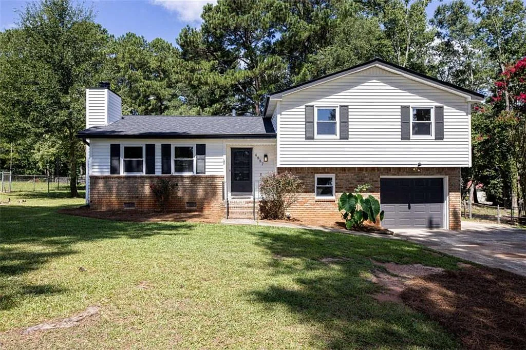 3 bed, 2.0 bath, $2,000 — Photo 2