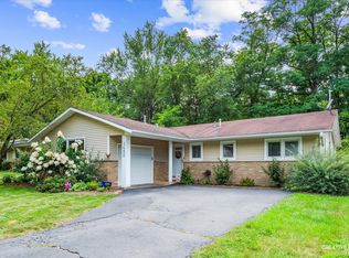 1402 Dunstan Rd, Geneva, IL 60134