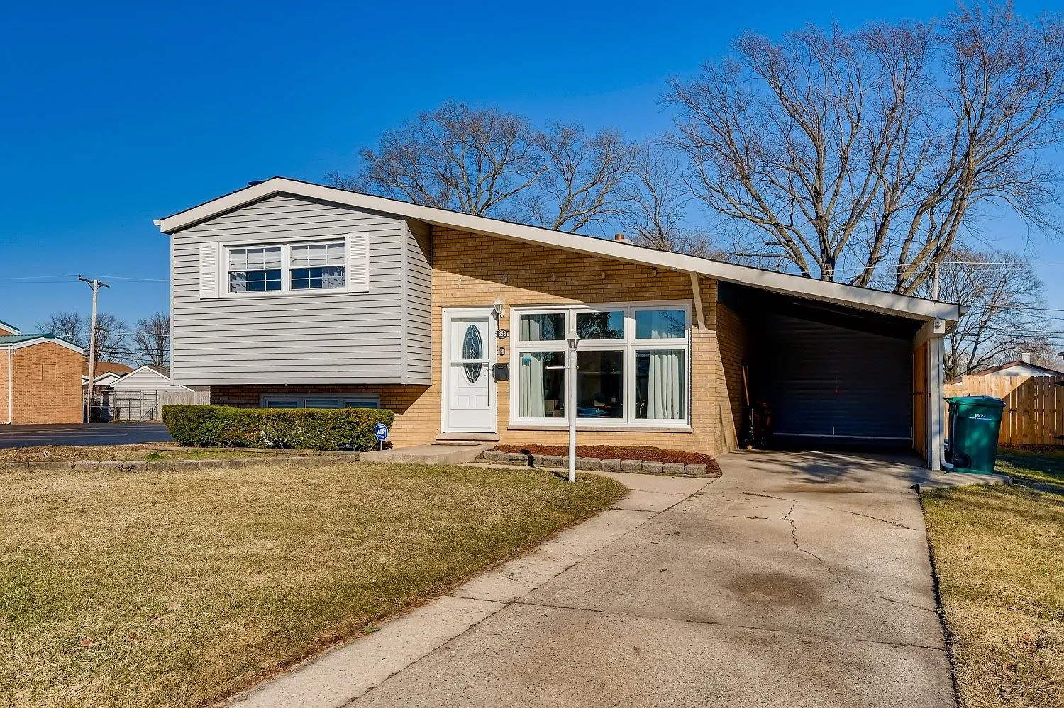 353 N Stewart Ave photo 1
