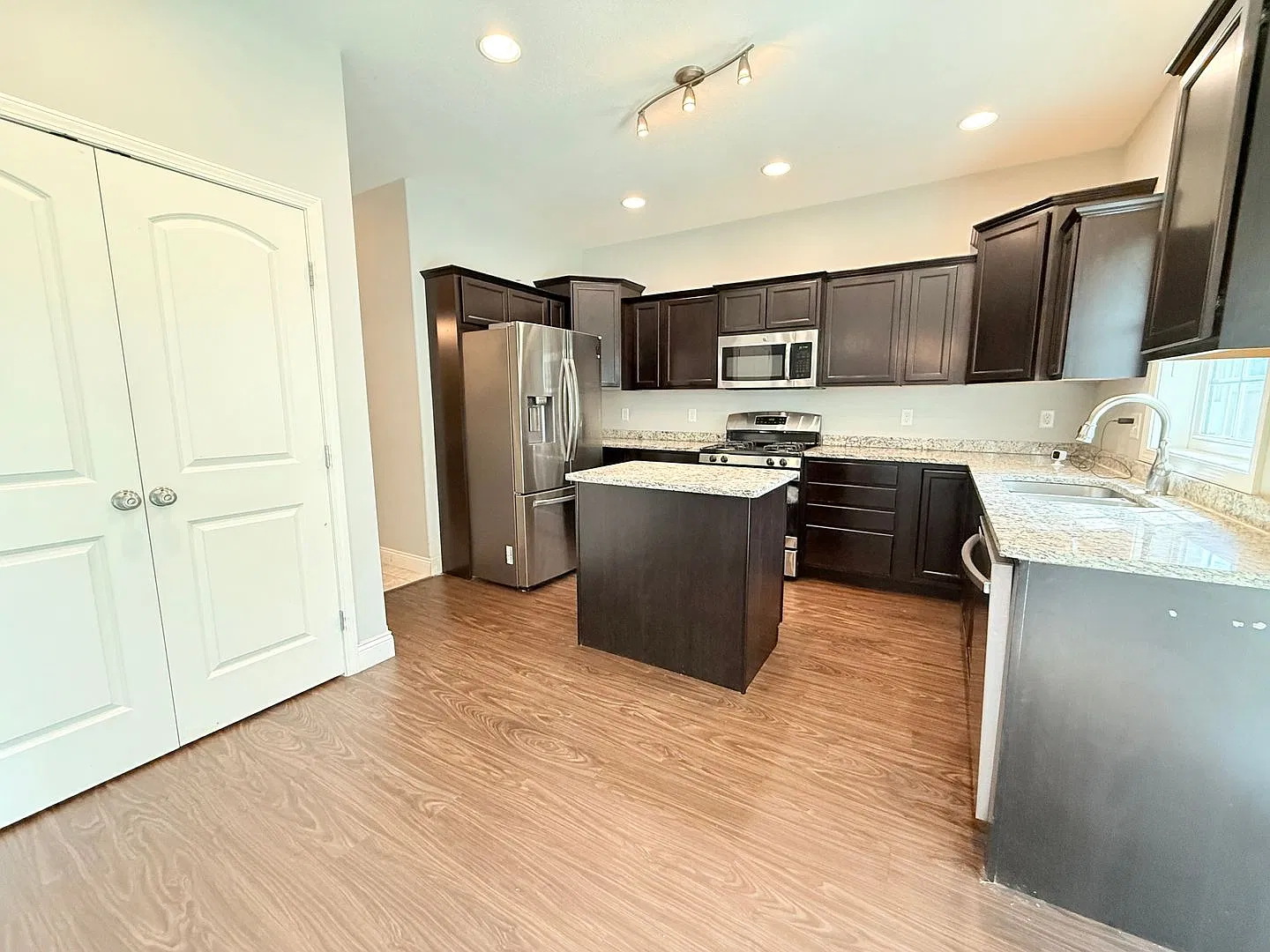 Incredible 4 bedroom house in Fox Creek! — Photo 3