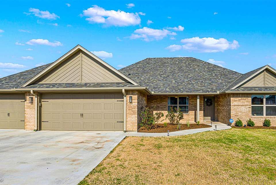 1st image of 501 NW Spring Creek Rd