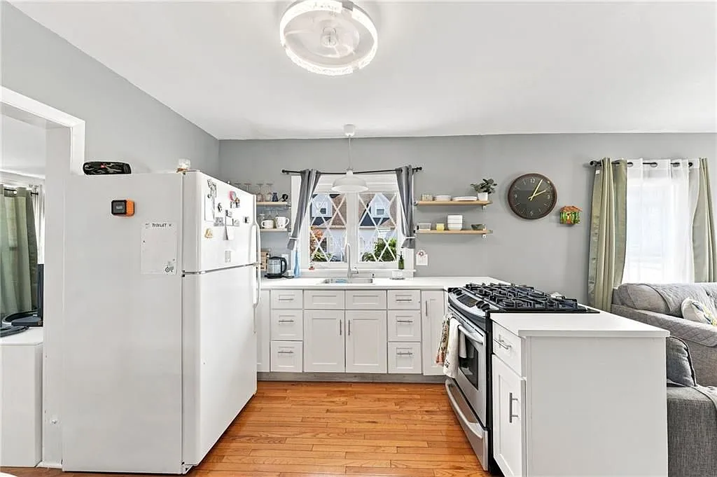2 bed, 1.0 bath, 858 sqft, $2,200 — Photo 4