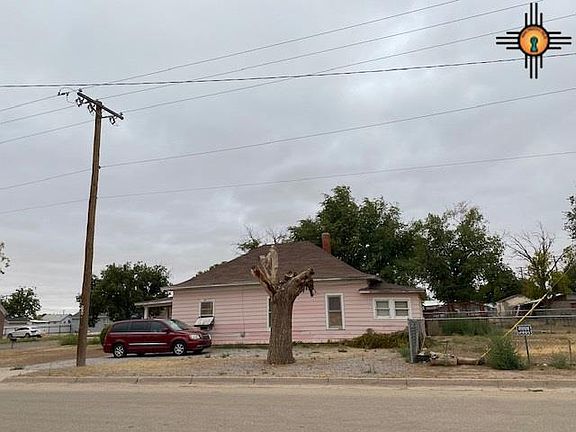 5th image of 902 W Grand Ave