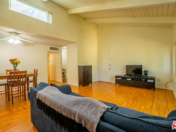 5th image of 18350 Hatteras St APT 232