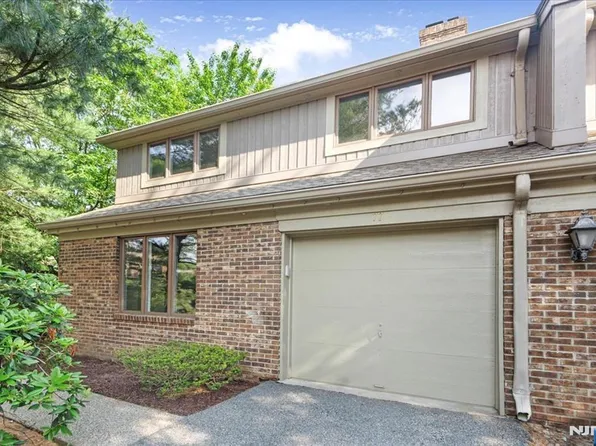 77 Cummings Ct, Mahwah, NJ 07430