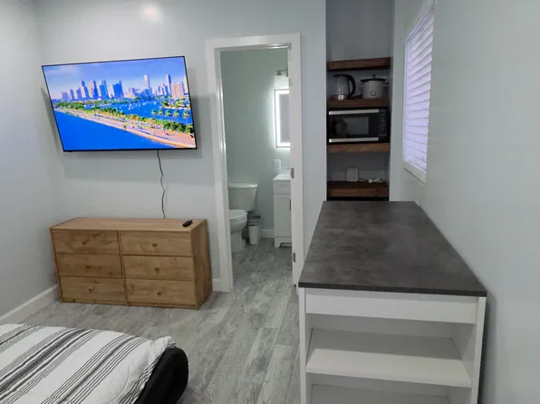 (undisclosed Address), Hollywood, FL 33023