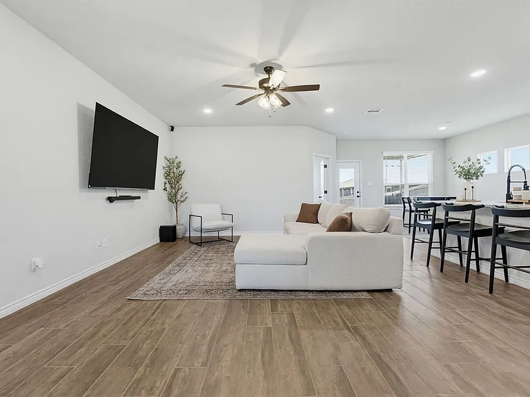 3002 Gryffindor Ln — Photo 2