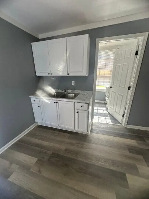 3 bed, 1.0 bath, 1198 sqft, $1,200 — Photo 4