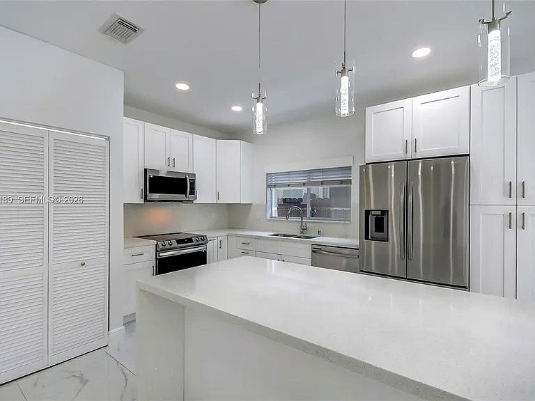15548 SW 19th Ln — Photo 7