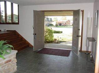 309 High Point Dr, Lindenhurst, IL 60046