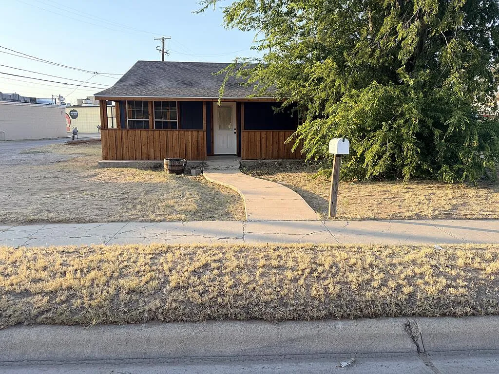 1 bed, 1.0 bath, 926 sqft, $1,700 — Photo 1