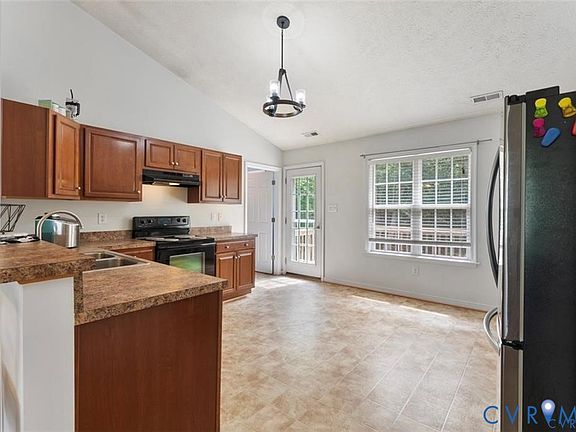 3rd image of 2212 Sara Ann Ct