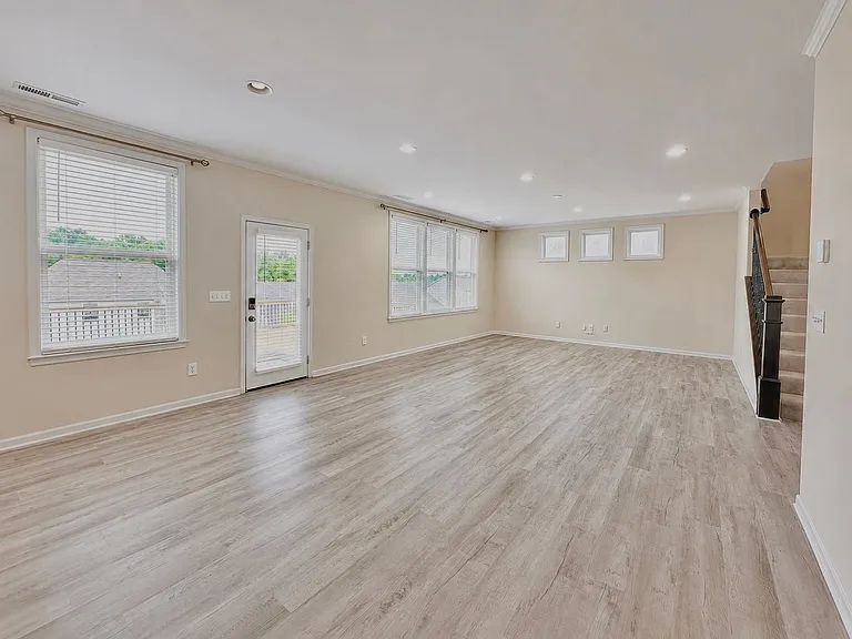 1034 Autumn Crest Ln — Photo 6