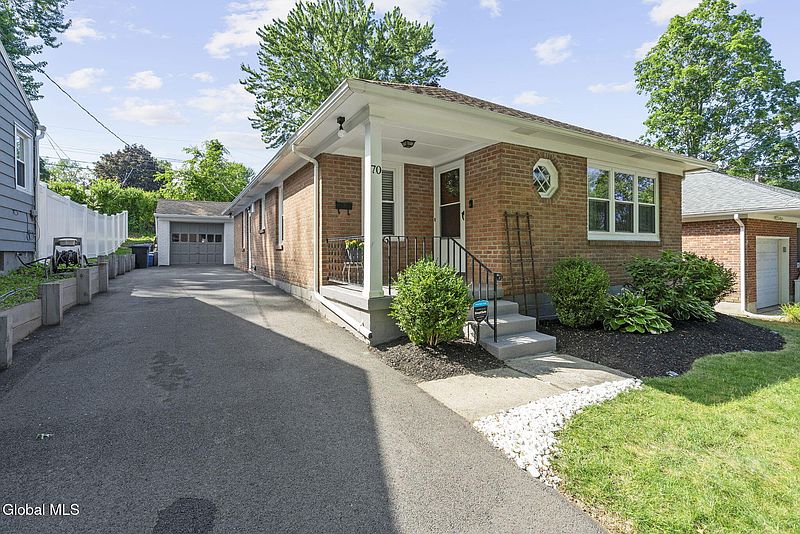 2nd image of 70 Clermont Street