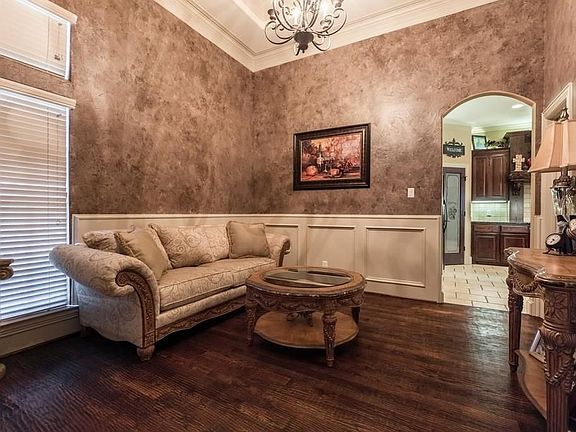 5th image of 8305 Forest Glenn Dr