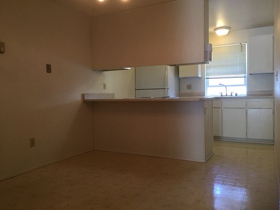 3rd image of 1913 N Oakes St APT D
