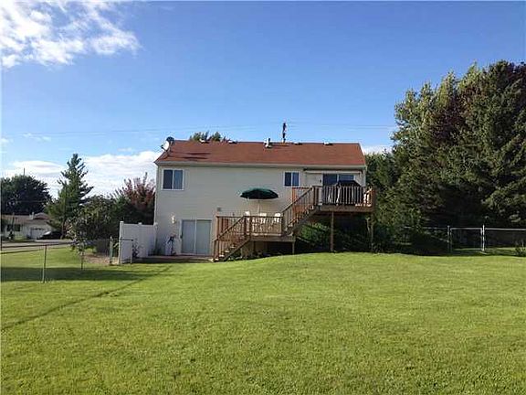 3rd image of 105 Country Lake Dr