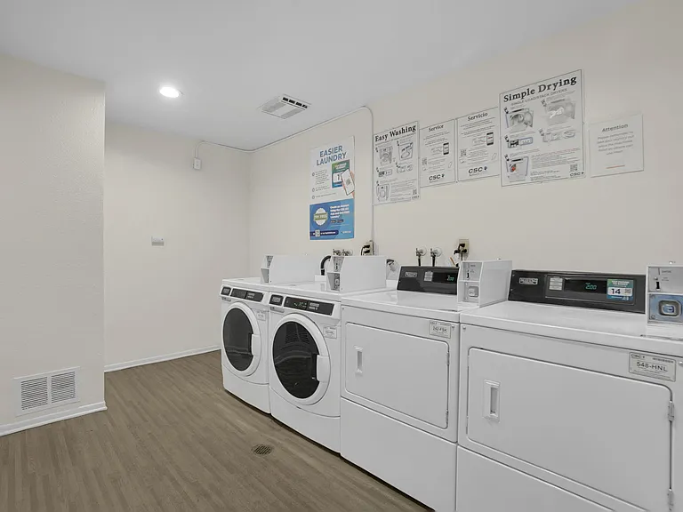 Laurel Terrace — Photo 11