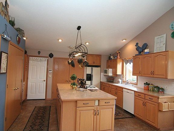 5th image of 8220 E South Riverway Ave