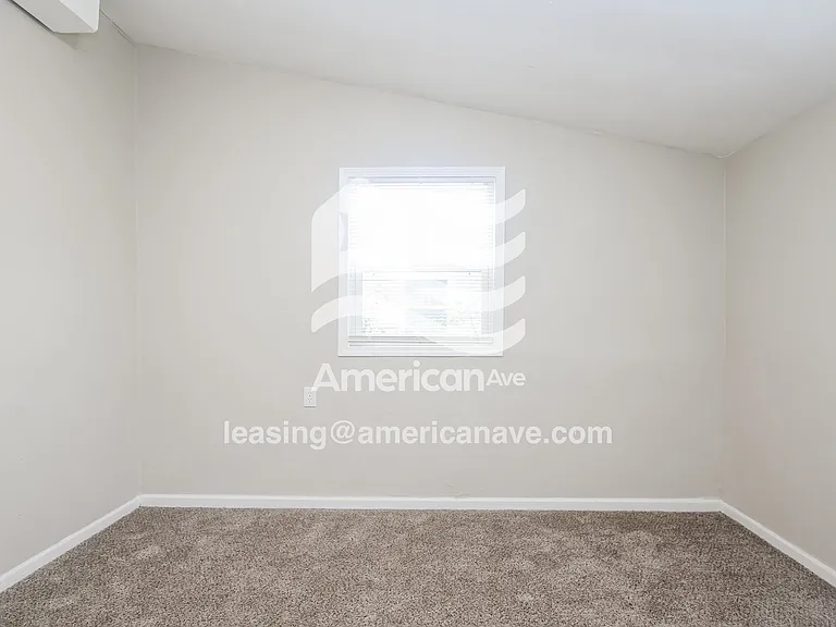 1064947_013_bedroom_12700124.jpg