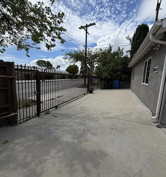 18601 Hiawatha St — Photo 18
