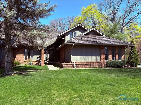 10605 Spring Mill Ln, Perrysburg, OH 43551