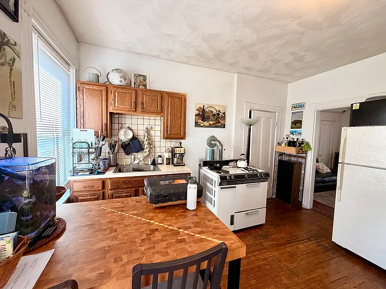 206 Hanover St #8 — Photo 5